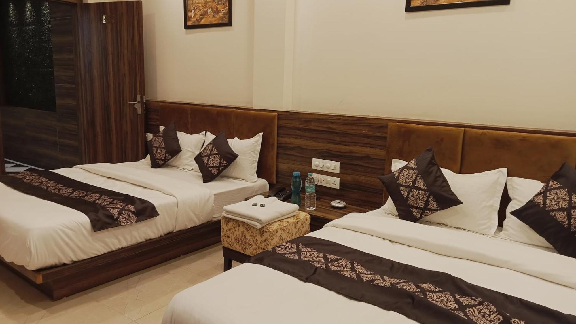 Hotel Vrinda Inn Udaipur Extérieur photo