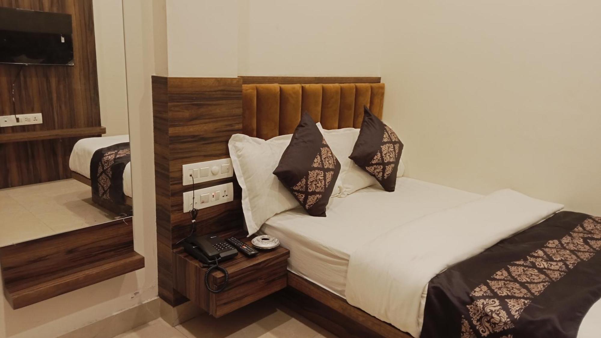 Hotel Vrinda Inn Udaipur Extérieur photo