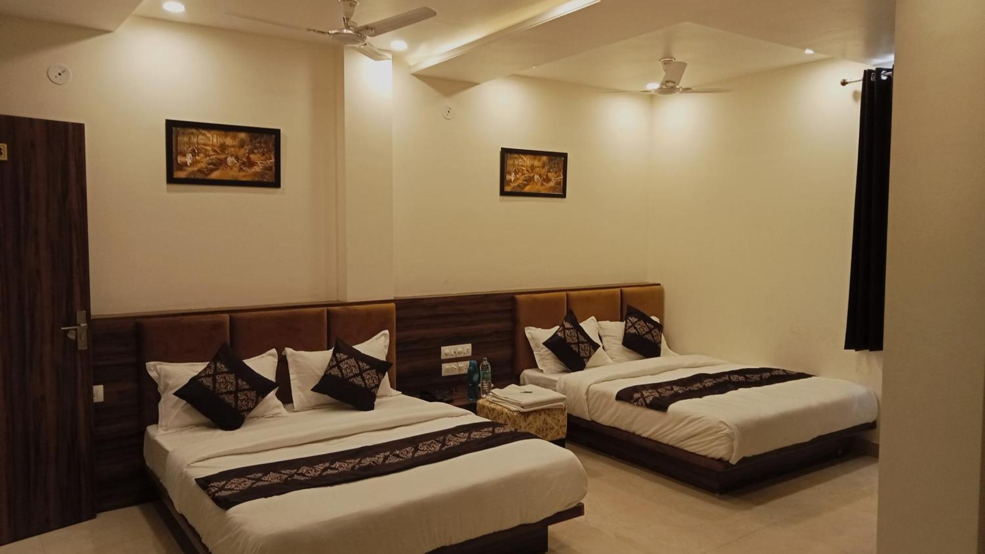 Hotel Vrinda Inn Udaipur Extérieur photo